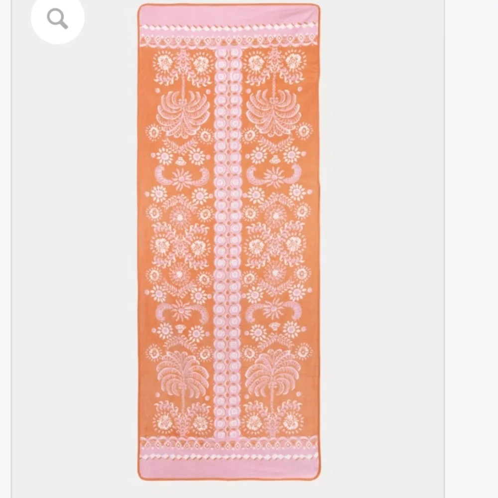 Lilly Pulitzer Beach Lounger Towel. Color: Papaya Breezy Palm